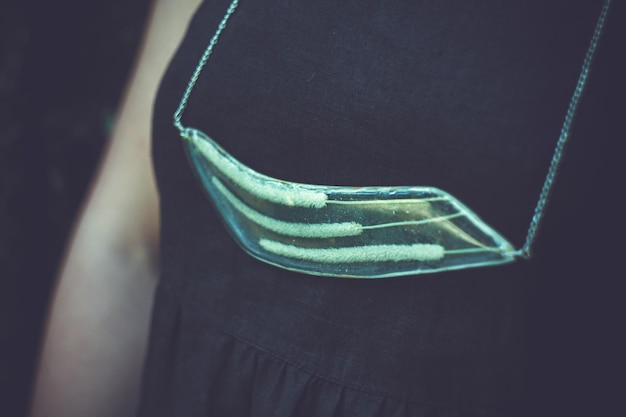 Детальная вышивка на одежде